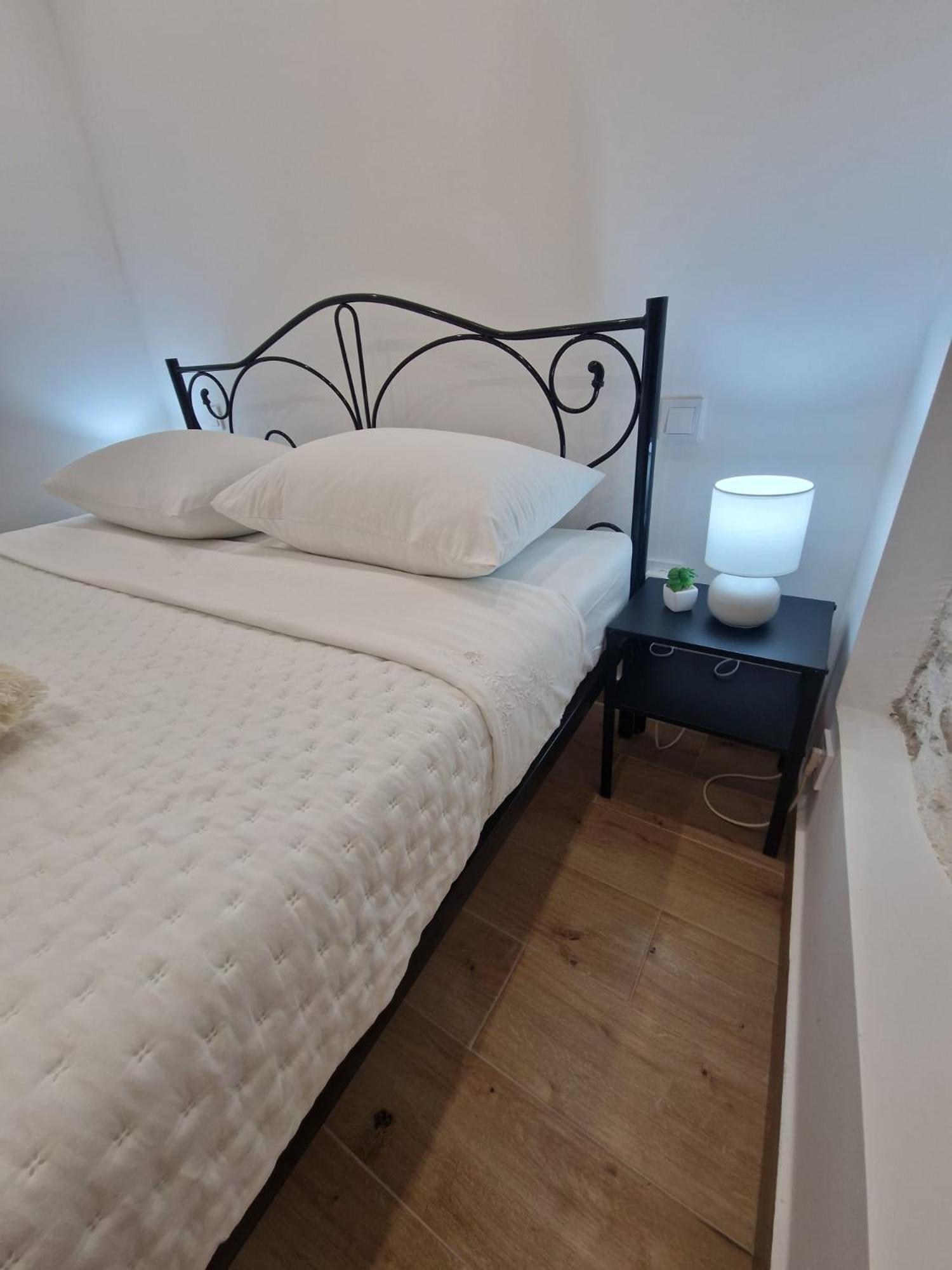 Small House Saint Michael 希贝尼克 外观 照片